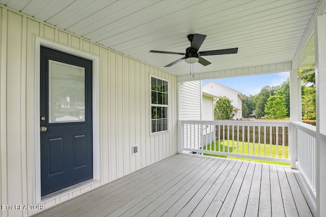 348 Ridge Rd, Caryville, TN 37714 - deck with ceiling fan