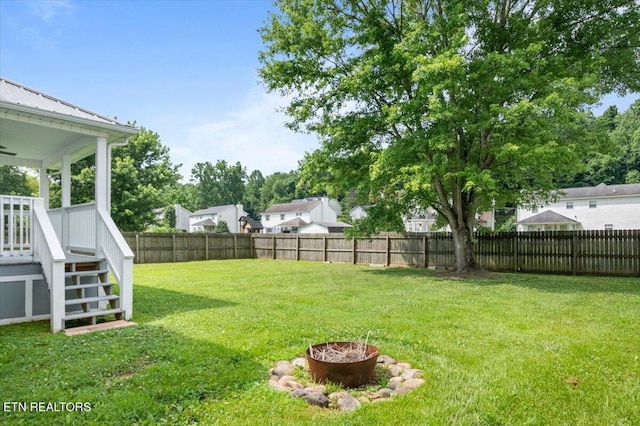 348 Ridge Rd, Caryville, TN 37714 - fenced backyard with stairs
