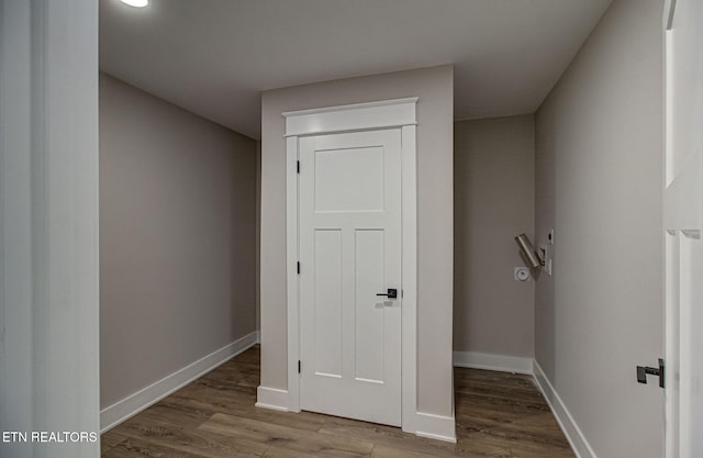 516 Golden Harvest Rd, Knoxville, TN 37934 - hallway featuring wood finished floors and baseboards