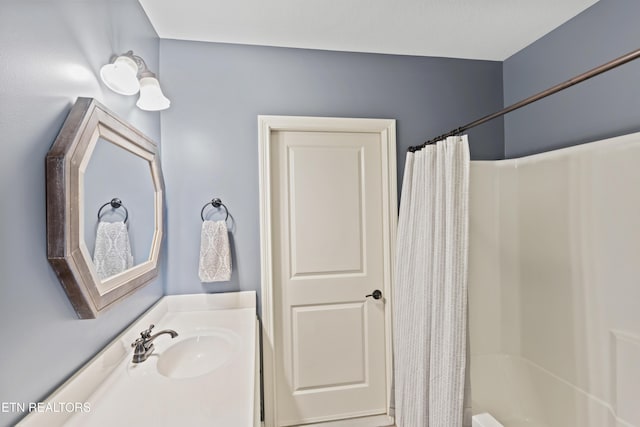 1273 Bishops View Ln, Knoxville, TN 37932 - full bathroom featuring vanity and shower / tub combo with curtain