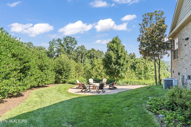 1273 Bishops View Ln, Knoxville, TN 37932 - view of grassy yard with a patio and a fire pit