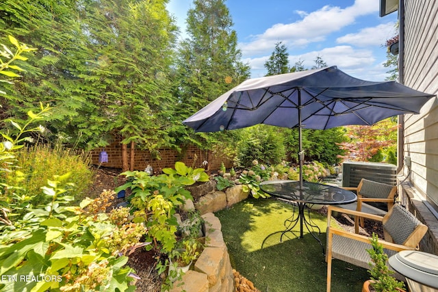 2570 NE Spring Creek Dr, Cleveland, TN 37311 - view of patio with outdoor dining space