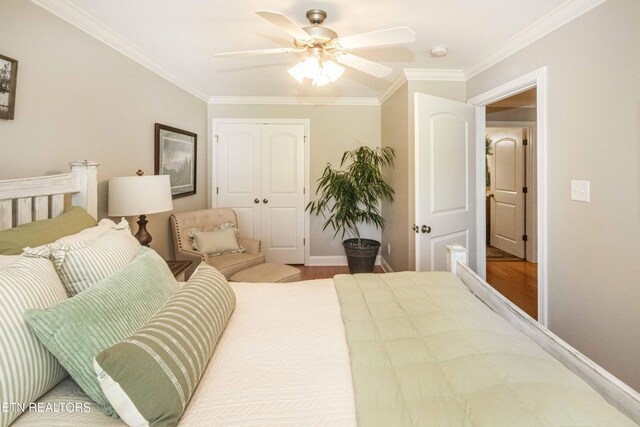 9436 Naff Rd, Heiskell, TN 37754 - bedroom with ornamental molding, a closet, and a ceiling fan
