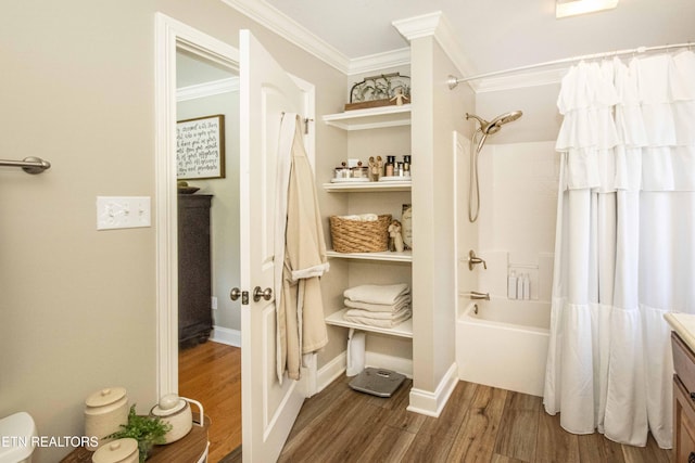 9436 Naff Rd, Heiskell, TN 37754 - full bath featuring wood finished floors, crown molding, shower / bath combination with curtain, and vanity