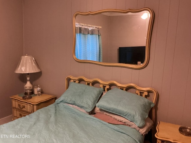1890 Doaks Creek Rd, Speedwell, TN 37870 - bedroom featuring a decorative wall