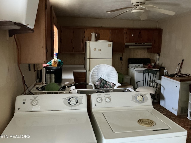 1890 Doaks Creek Rd, Speedwell, TN 37870 - washroom featuring washer and clothes dryer and ceiling fan