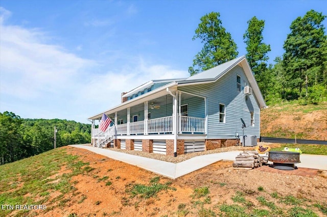 2270 Cove Pointe Rd, Lafollette, TN 37766 - view of side of property with a porch