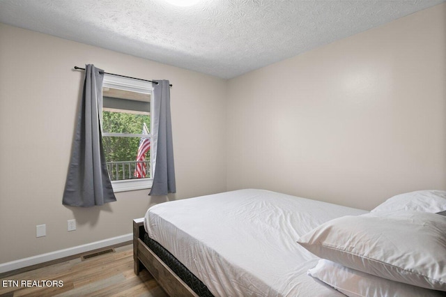 2270 Cove Pointe Rd, Lafollette, TN 37766 - bedroom featuring wood finished floors and a textured ceiling