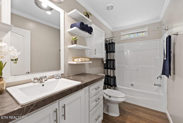 750 Everett Rd, Farragut, TN 37934 - full bath with vanity, shower / tub combo with curtain, wood finished floors, and crown molding