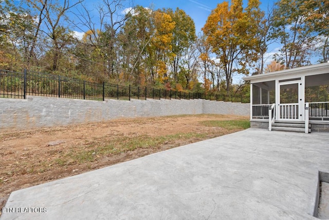 750 Everett Rd, Farragut, TN 37934 - fenced backyard with a sunroom and a patio area
