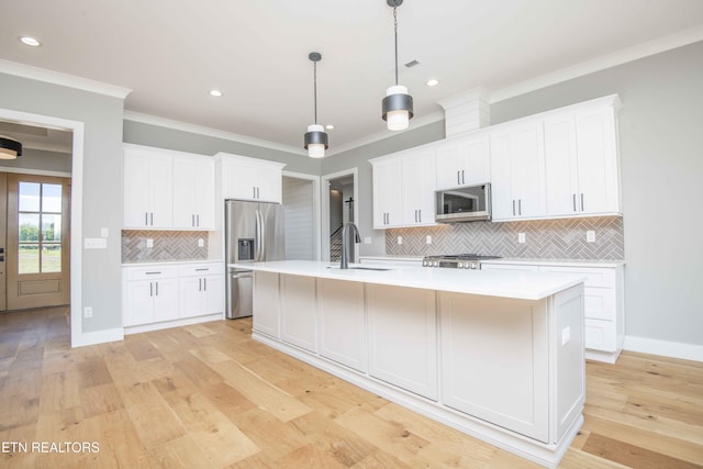 256 Watercrest Dr, Vonore, TN 37885 - kitchen with appliances with stainless steel finishes, crown molding, backsplash, an island with sink, and light countertops