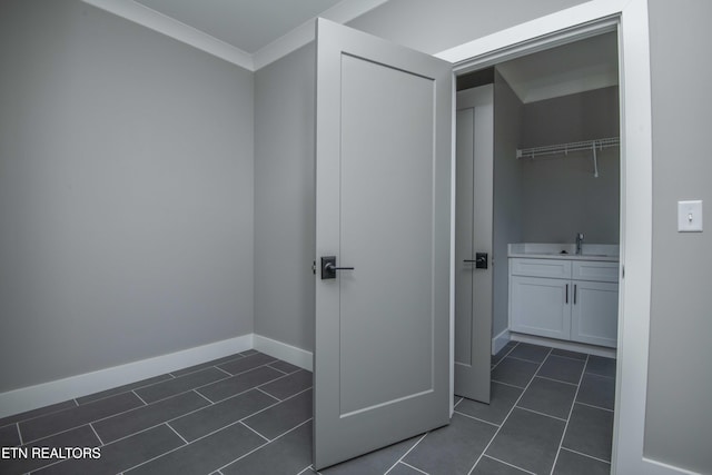 256 Watercrest Dr, Vonore, TN 37885 - closet featuring a sink