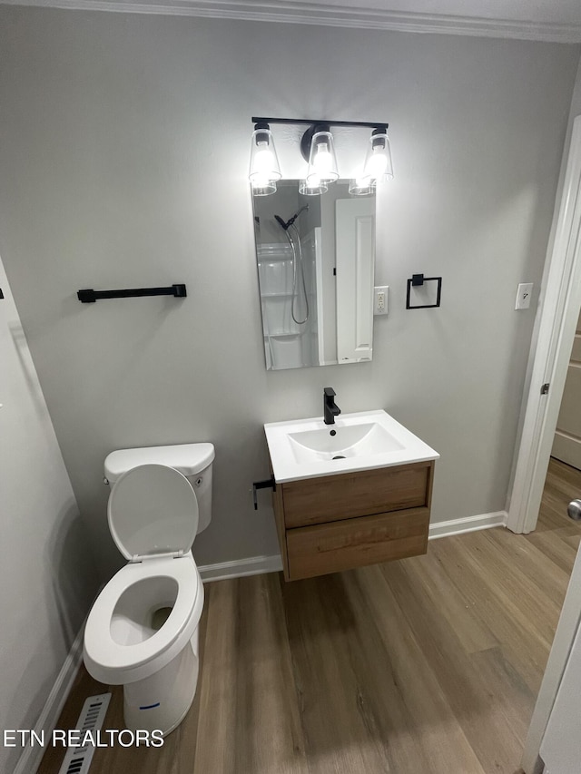 3431 Skyline Dr, Knoxville, TN 37914 - full bath featuring wood finished floors, vanity, and a shower