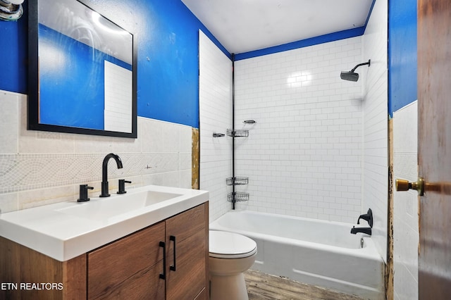 564 Dillwyn St, Kingsport, TN 37665 - bathroom featuring wood finished floors, vanity, bathing tub / shower combination, and tile walls