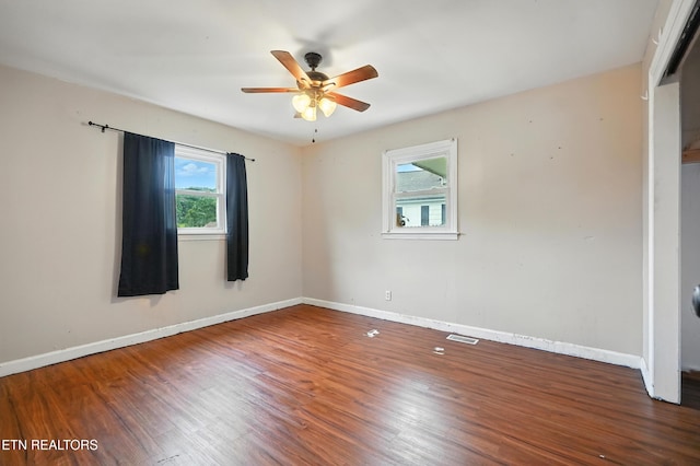 564 Dillwyn St, Kingsport, TN 37665 - unfurnished room with wood finished floors and ceiling fan