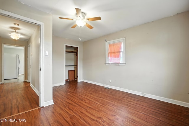 564 Dillwyn St, Kingsport, TN 37665 - unfurnished bedroom with freestanding refrigerator, wood finished floors, a closet, and a ceiling fan