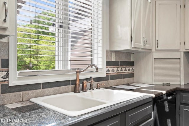 700 Shanghai Landing Ln Unit 11, Lafollette, TN 37766 - kitchen featuring backsplash, healthy amount of natural light, and dishwasher