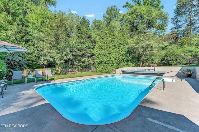 127 Newhaven Rd, Oak Ridge, TN 37830 - view of pool featuring a patio and a hot tub
