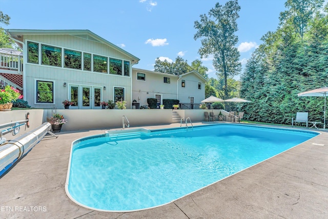127 Newhaven Rd, Oak Ridge, TN 37830 - outdoor pool with a patio