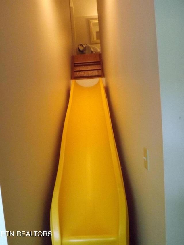 440 Sams Mtn, Middlesboro, KY 40965 - view of stairs