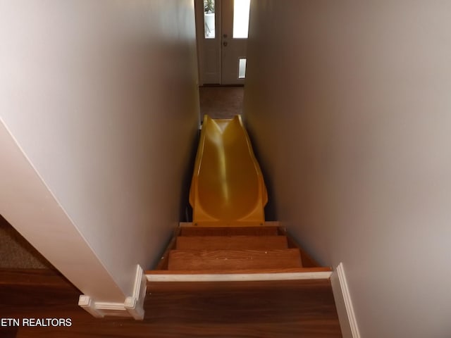 440 Sams Mtn, Middlesboro, KY 40965 - stairway featuring baseboards