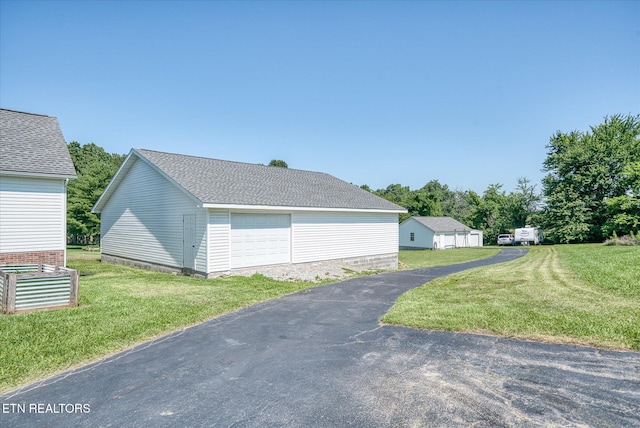 1036 Circle Dr, Jamestown, TN 38556 - view of home's exterior featuring a detached garage, an outdoor structure, and a yard
