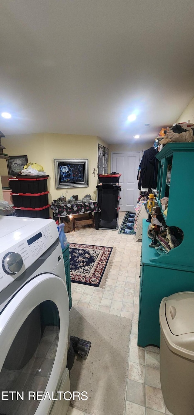 191 Ashley Ln, Oneida, TN 37841 - washroom with washer / clothes dryer
