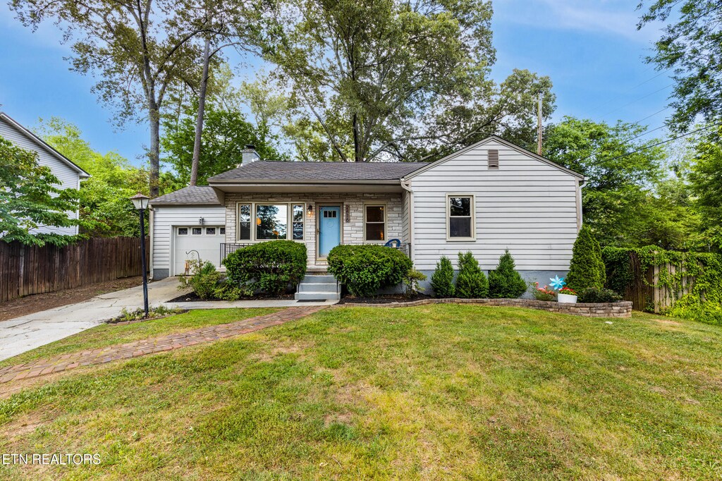 2416 NE Abbey Rd, Knoxville, TN 37917 - photo 1