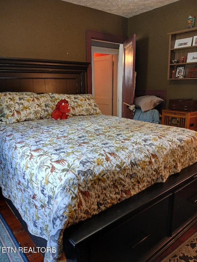 955 Poplar St, Alcoa, TN 37701 - bedroom featuring a textured ceiling