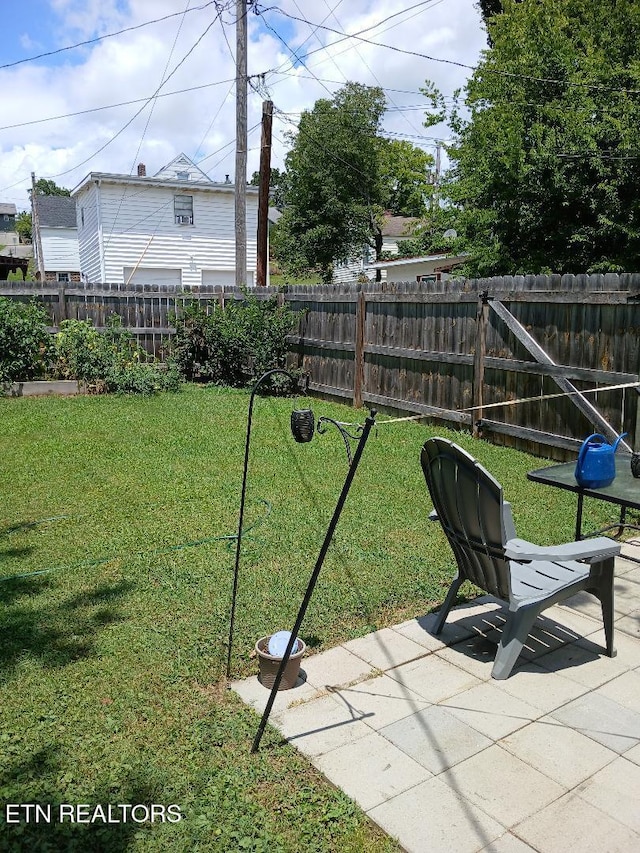 955 Poplar St, Alcoa, TN 37701 - fenced backyard with a patio