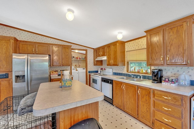 225 N Chuckey Ruritan Rd, Chuckey, TN 37641 - kitchen featuring stainless steel appliances, crown molding, washer and dryer, lofted ceiling, and wallpapered walls