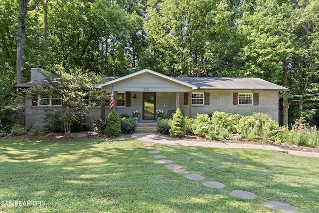 1521 Aldenwood Ln, Knoxville, TN 37919 - ranch-style home with brick siding, covered porch, and a front yard