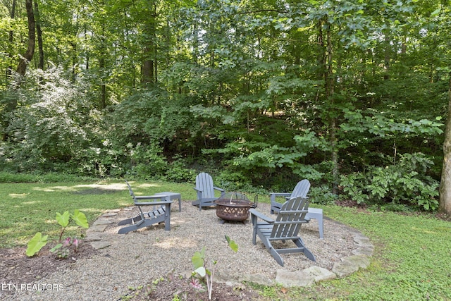 1521 Aldenwood Ln, Knoxville, TN 37919 - view of grassy yard featuring a fire pit