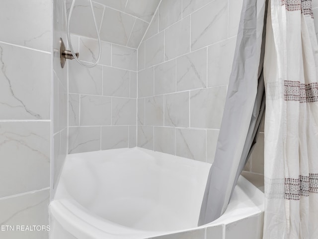 5728 Hickory Valley Rd, Heiskell, TN 37754 - full bath with shower / tub combo with curtain
