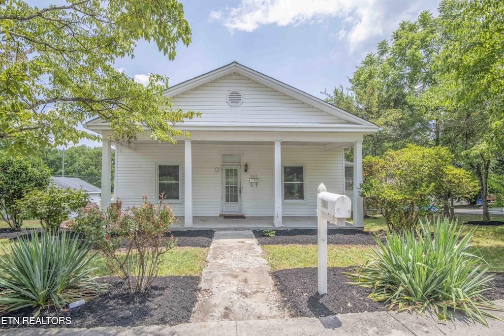 707 Medaris St, Clinton, TN 37716 - photo 1