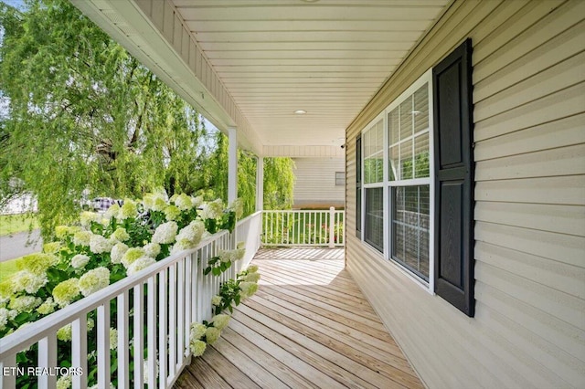 168 Thelma Cir, Jacksboro, TN 37757 - view of porch
