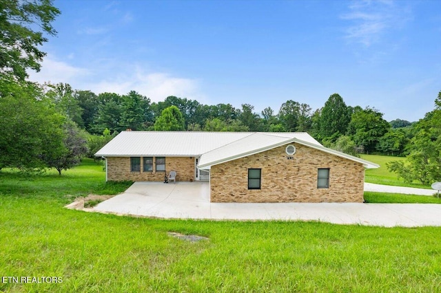 261 Lance Ln, Lafollette, TN 37766 - ranch-style home with a front yard, a patio, and brick siding