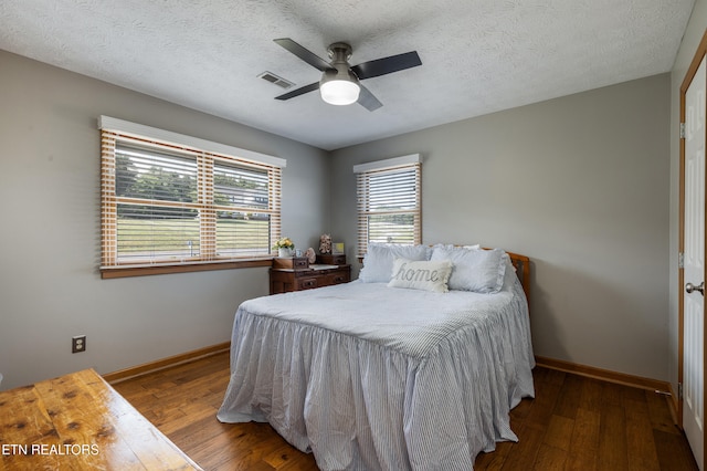 3938 Settlers Trl, Kodak, TN 37764 - bedroom with wood finished floors, ceiling fan, and a textured ceiling