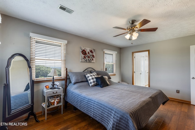 3938 Settlers Trl, Kodak, TN 37764 - bedroom featuring hardwood / wood-style flooring, a ceiling fan, and a textured ceiling