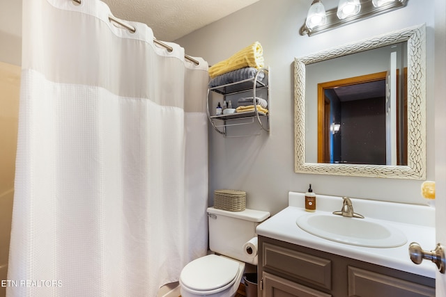 3938 Settlers Trl, Kodak, TN 37764 - full bath featuring vanity and a shower with shower curtain