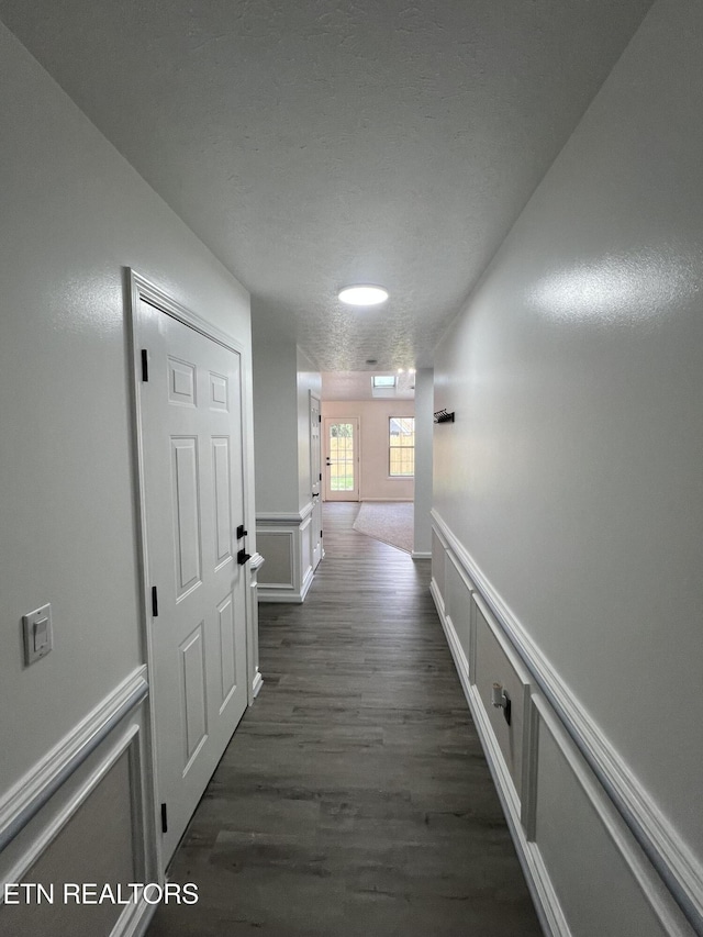 1884 Elmhurst Way, Knoxville, TN 37923 - corridor with dark wood-style floors, a decorative wall, wainscoting, and a textured ceiling