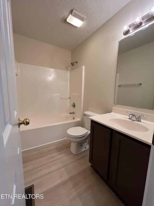 4709 Scepter Way, Knoxville, TN 37912 - bathroom with wood finished floors, vanity, tub / shower combination, and a textured ceiling