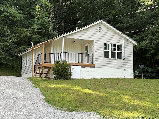278 Buell Hill Rd, Pineville, KY 40977 - view of front of property with a front yard and a porch