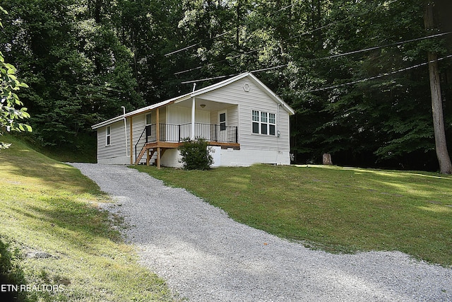 278 Buell Hill Rd, Pineville, KY 40977 - view of front of house featuring a front lawn, covered porch, and driveway