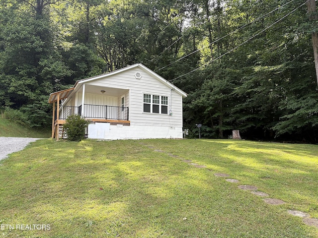 278 Buell Hill Rd, Pineville, KY 40977 - manufactured / mobile home with a front lawn, a wooded view, and a porch