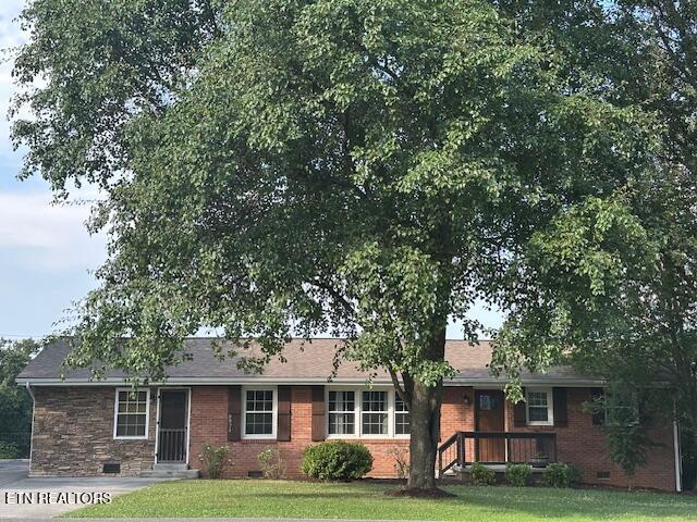 8024 Sharp Rd, Powell, TN 37849 - ranch-style house with a front lawn and brick siding