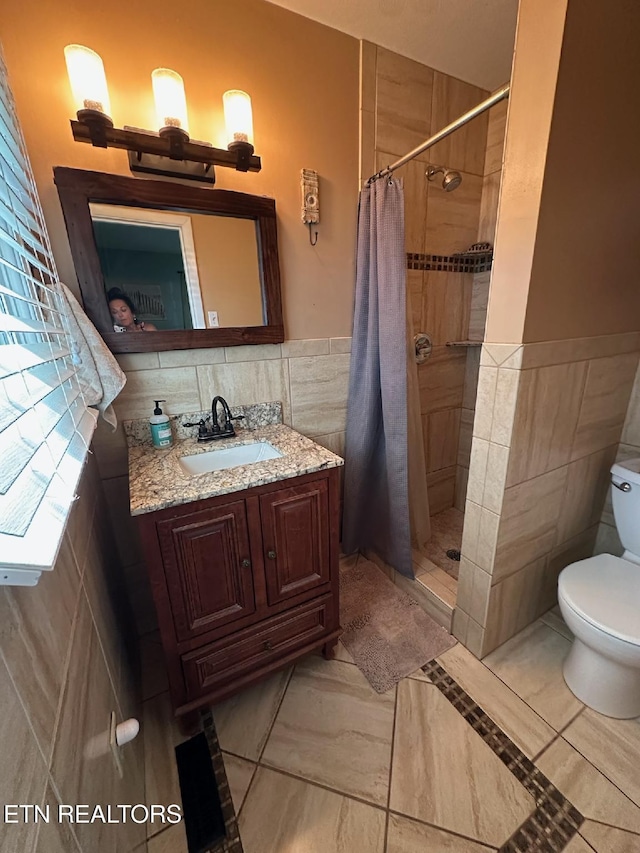 8024 Sharp Rd, Powell, TN 37849 - bathroom featuring tile walls, vanity, a tile shower, and wainscoting