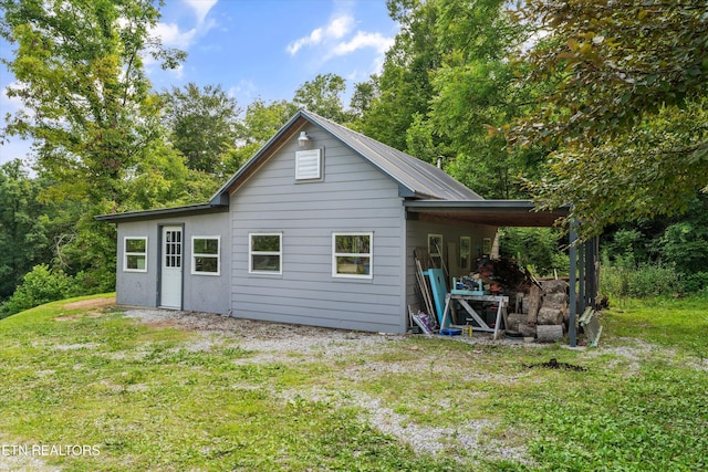 976 Lone Rd, Pioneer, TN 37847 - back of property with a yard