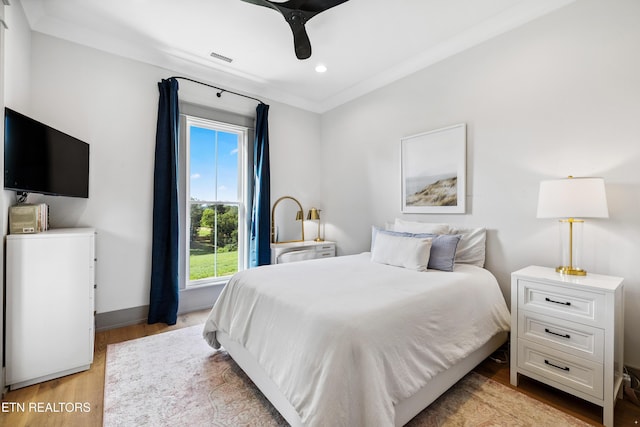 1014 High Springs Rd, Knoxville, TN 37932 - bedroom featuring light wood finished floors and recessed lighting