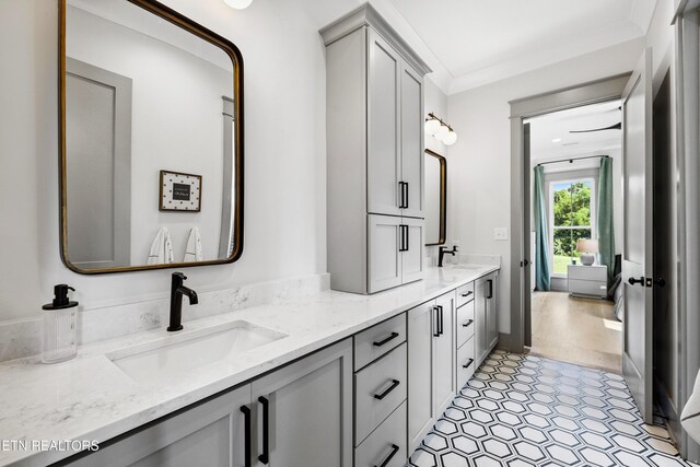 1014 High Springs Rd, Knoxville, TN 37932 - full bath featuring double vanity